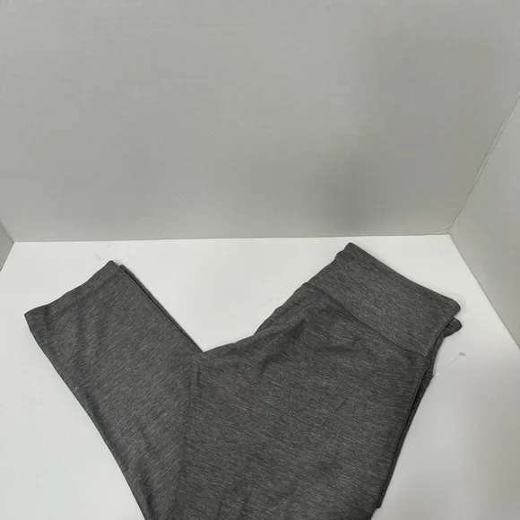 Lululemon Grey Size 6 Women’s Short Leggings, waist 28”, inseam 23”, length - Picture 9 of 14